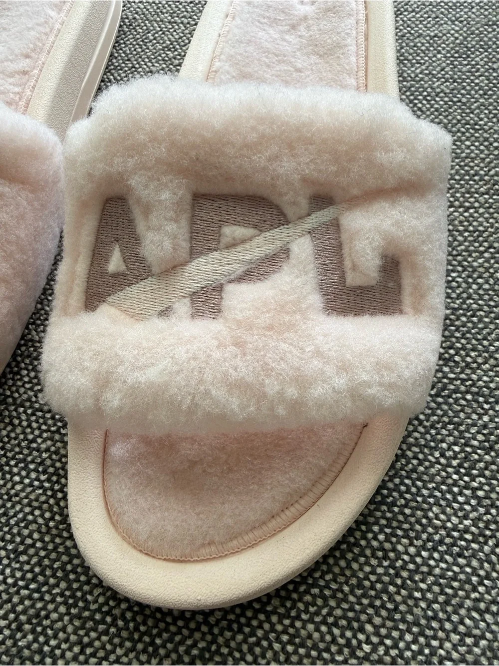 NEW APL Shearling Slides Pink Cream Rose Dust Size 7 Cozy Casual Coquette Sporty